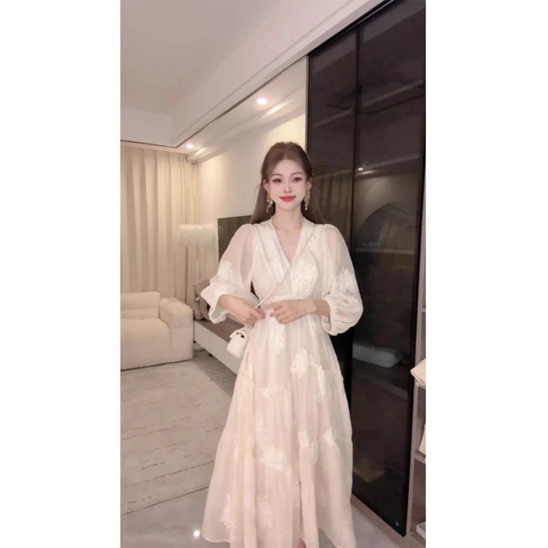 2025夏季新款V领泡泡袖茶歇国风连衣裙女装初恋高级感公主长裙子