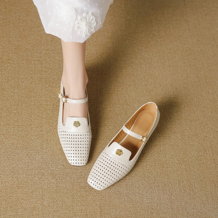 牛皮~3cm粗跟真皮镂空山茶花单鞋女夏新款方头软底透气洞洞鞋白色