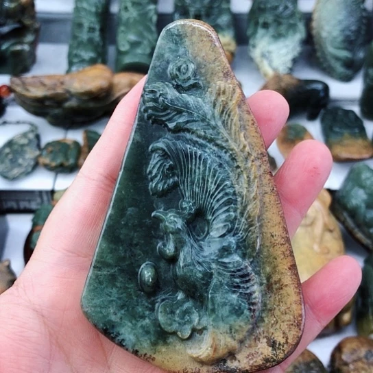 未镶嵌岫岩河磨玉（透闪石质玉）把件