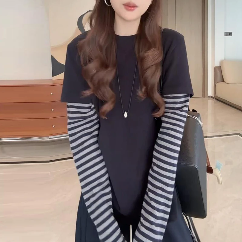 2025秋季新款减龄宽松慵懒风拼接条纹袖假两件字母T恤女时尚上衣