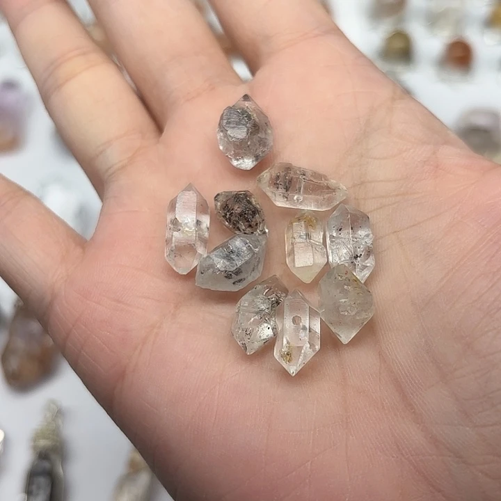 水晶颈饰未镶嵌10颗闪灵钻