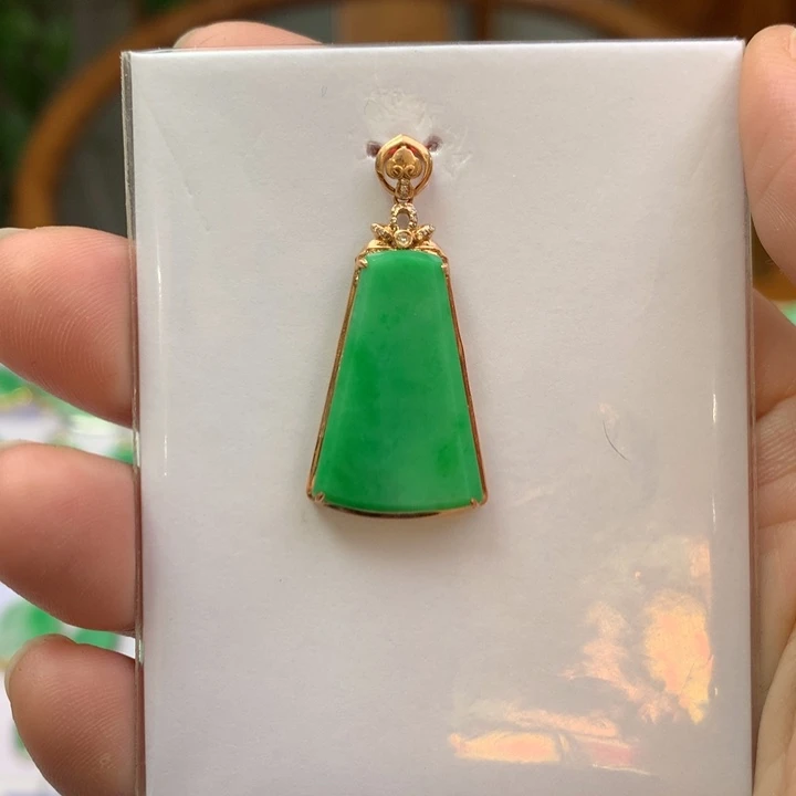 翡翠颈饰18K金镶嵌翡翠翡翠吊坠