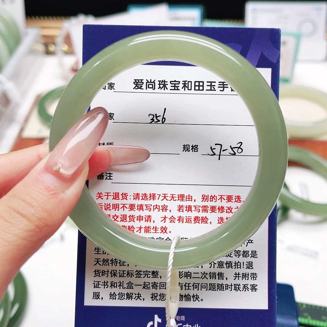 萌***〞和田玉未镶嵌手镯