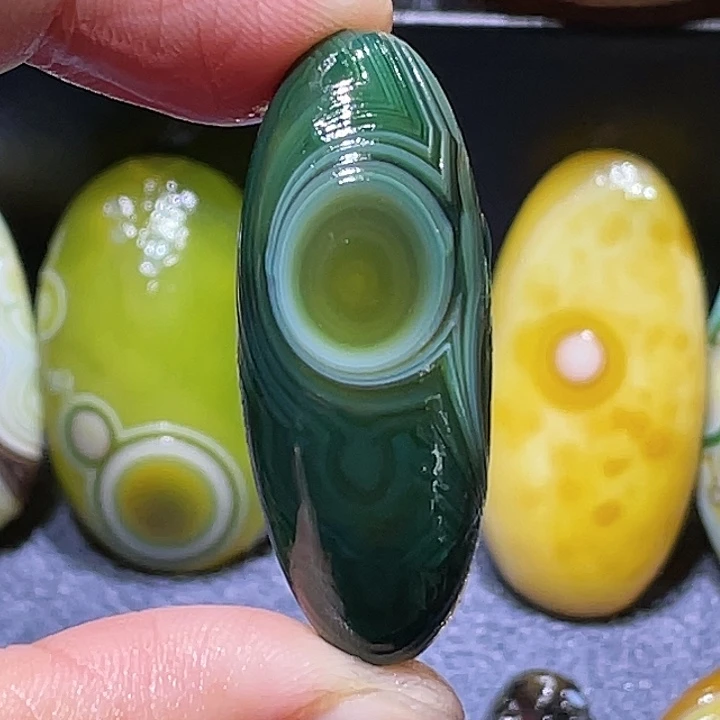 圆***①玛瑙/玉髓未镶嵌珠宝奇石