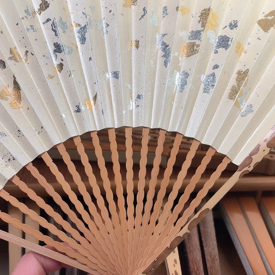 扇子白撒金龙鳞梅妃