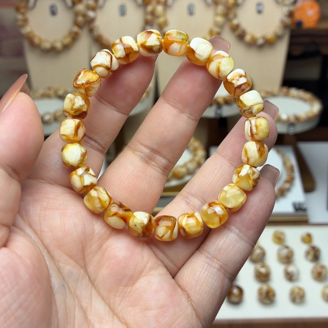 8mm沁色精工老型手串一条带矿点