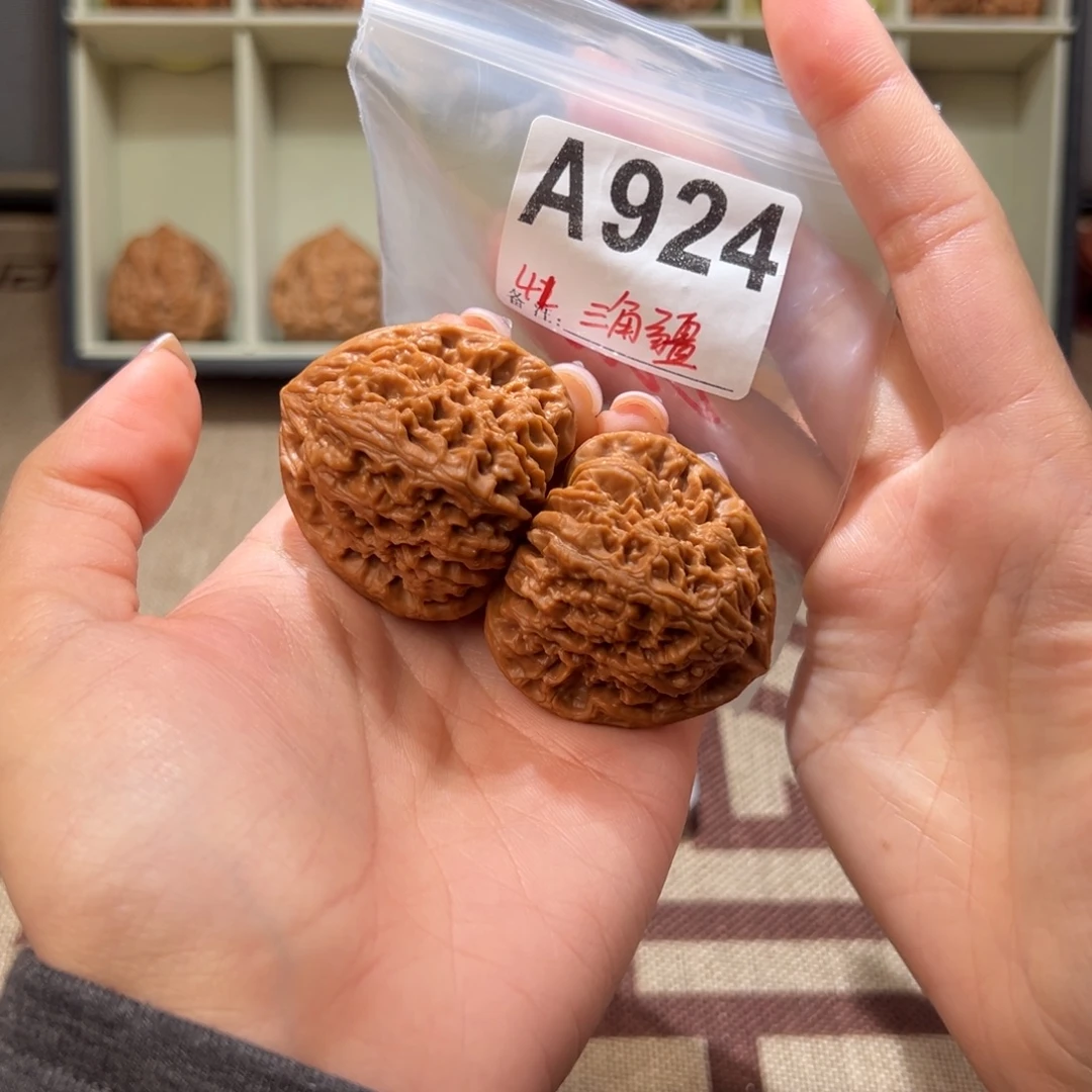 41三角疆文玩核桃