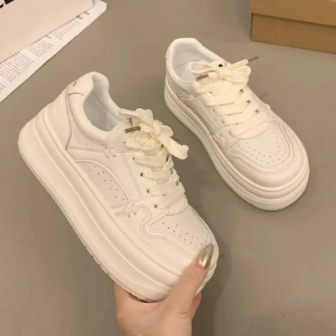 小众学生小白鞋2025春季新款松糕底女厚底圆头板鞋休闲鞋