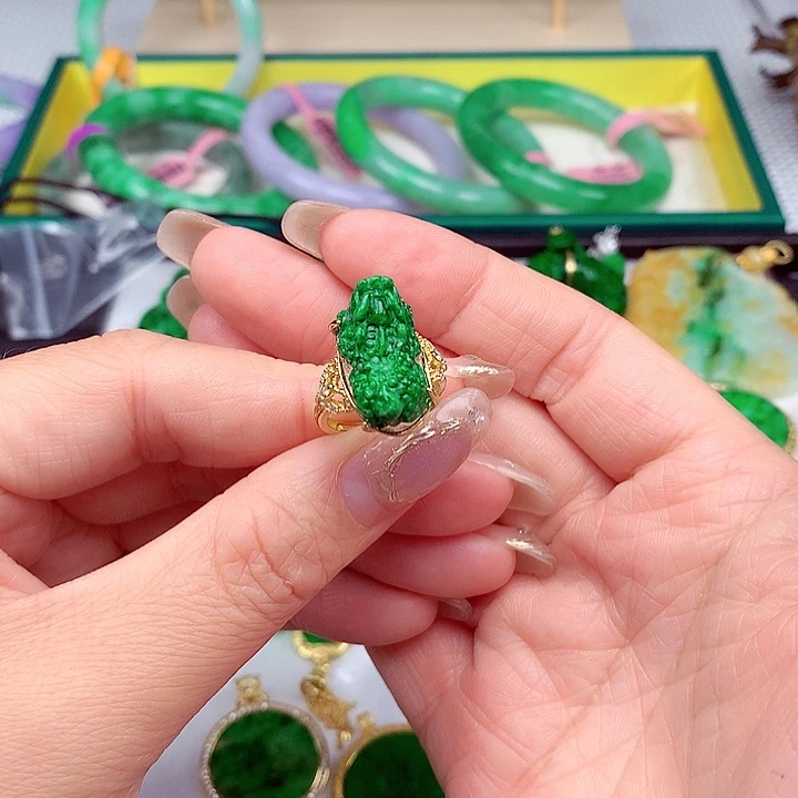 翡翠颈饰银S925镶嵌翡翠