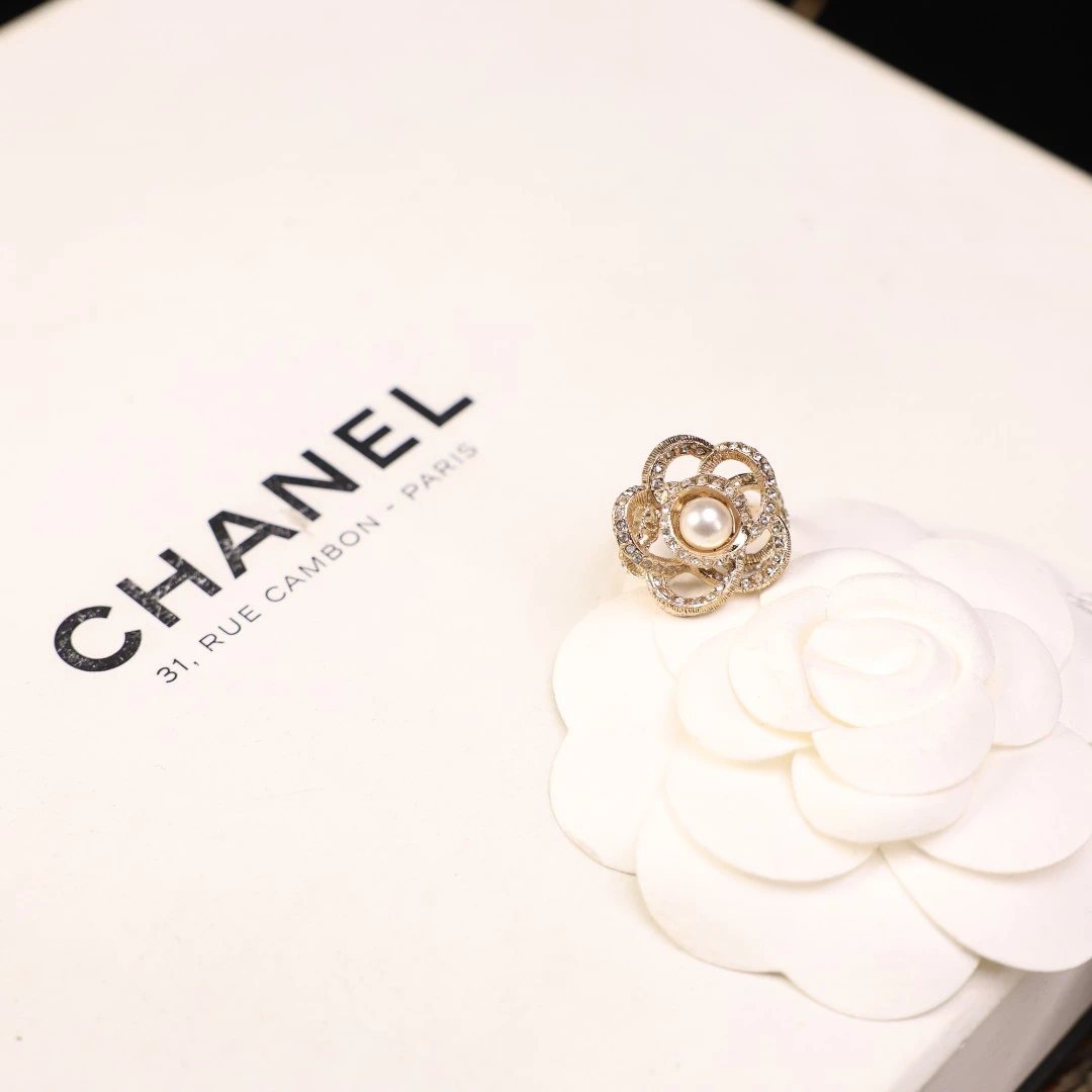 95新 Chanel/香奈儿 柚礼中古/香奈儿花朵珍珠镂空戒指lz511537