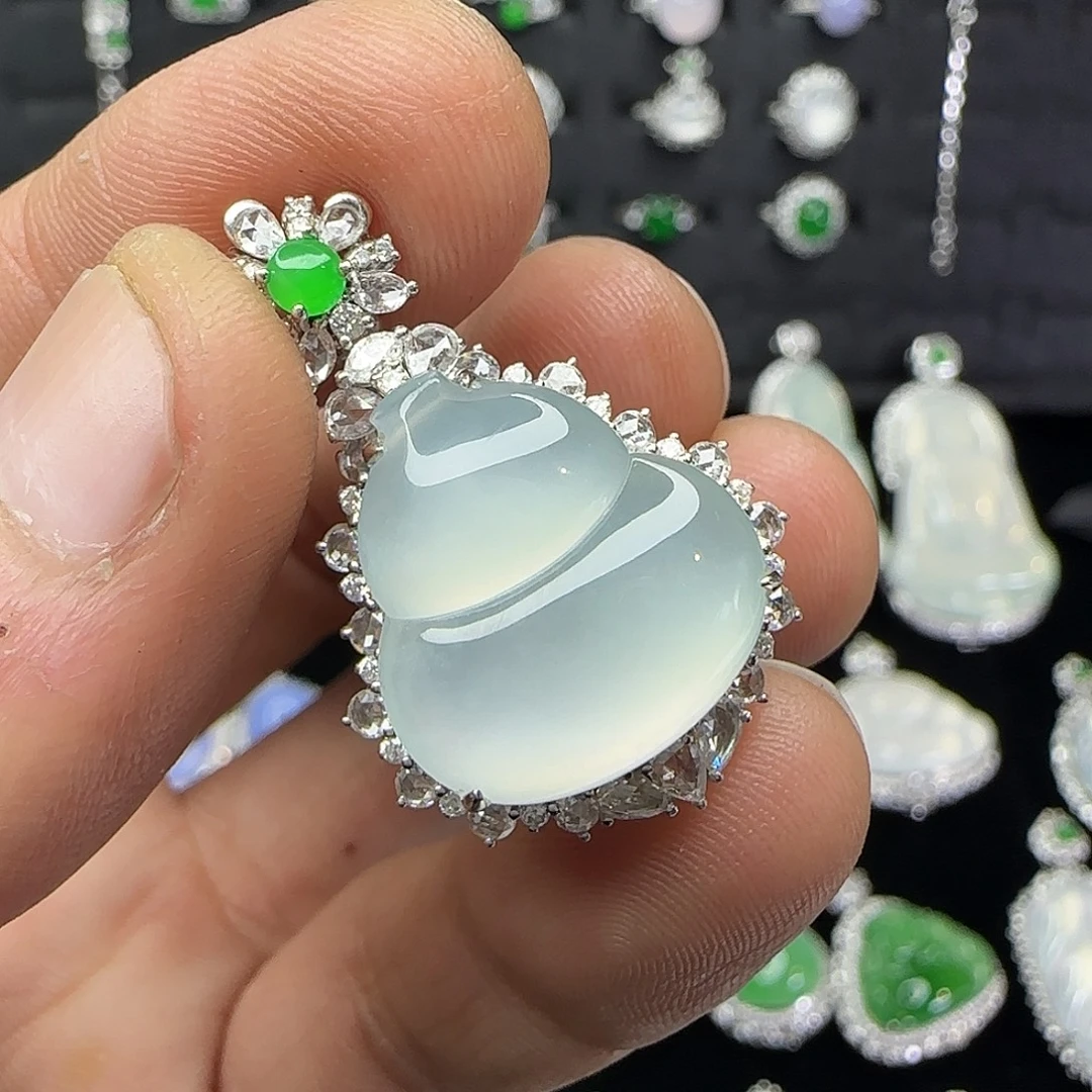 翡翠18K金镶嵌颈饰天然翡翠