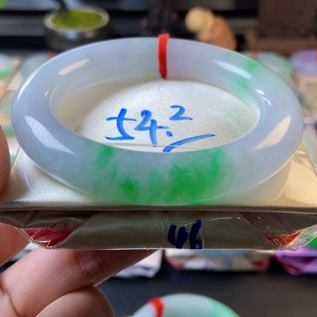 翡翠未镶嵌手镯50白冰底飘翠圆条
