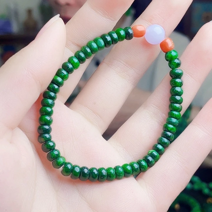 翡翠未镶嵌颈饰多样性