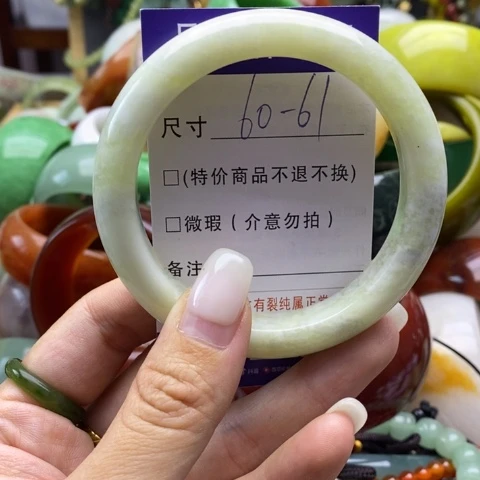 未镶嵌手镯石英质玉