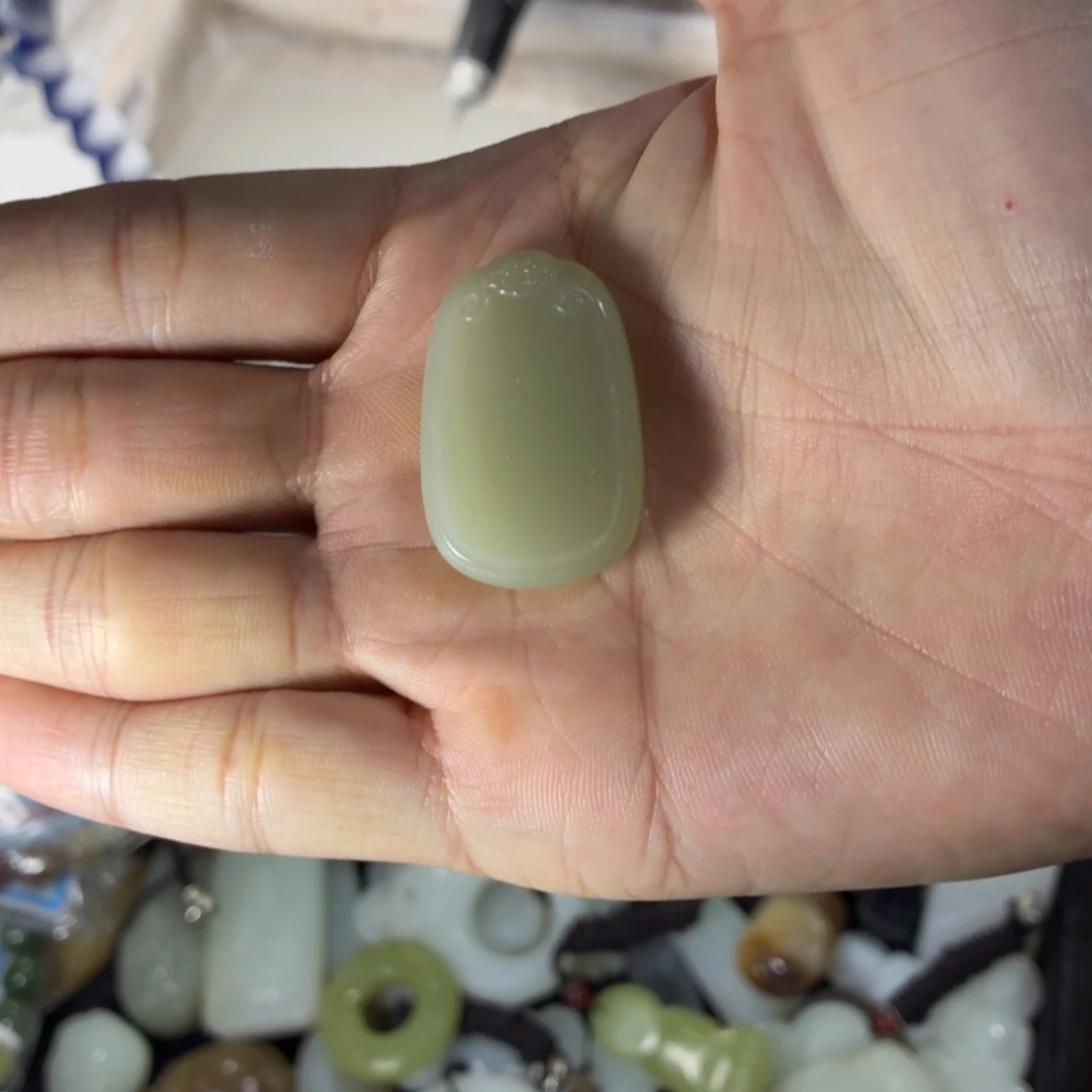 和田玉未镶嵌车挂