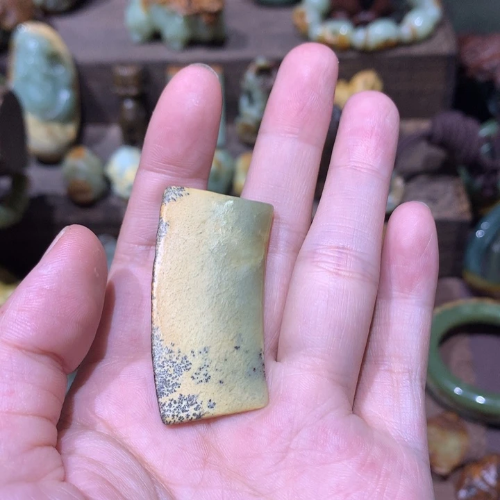 未镶嵌岫岩河磨玉(透闪石质玉)挂件