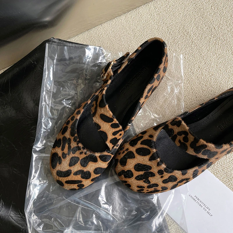 小众设计感豹纹平底鞋2025年春季新款一字扣带真皮单鞋女玛丽珍鞋