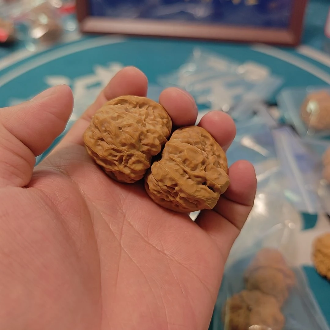 失****）文玩核桃蛤蟆头小手念