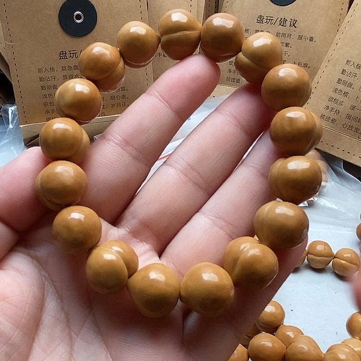 吴***仙吊坠猴头核桃反油屁桃74E5