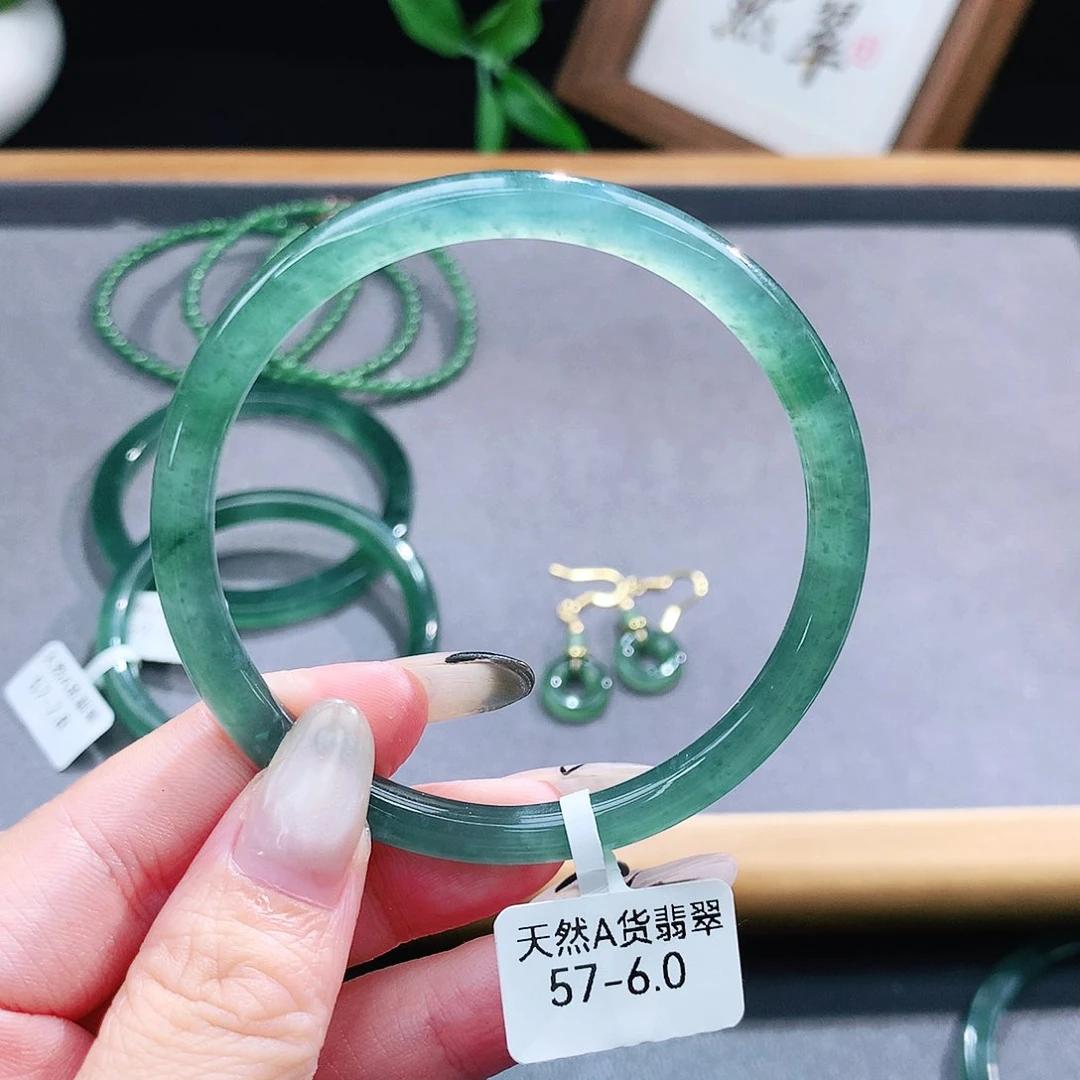 翡翠手镯（圆镯）未镶嵌