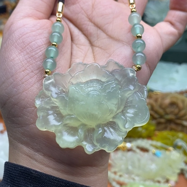 蛇纹石玉未镶嵌吊坠