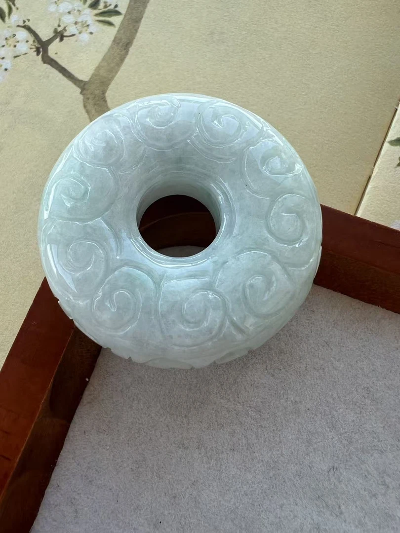 天然A货翡翠回纹扣车挂【微瑕，避纹雕】