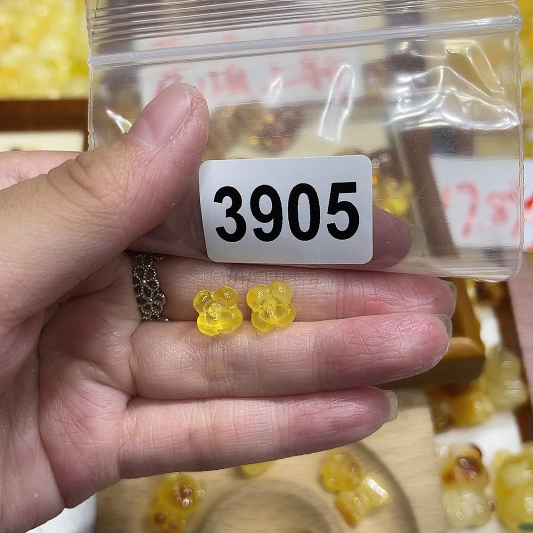 琥珀未镶嵌颈饰蜜蜡