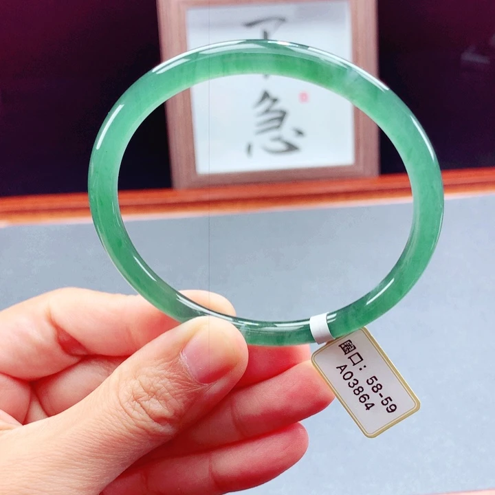 未镶嵌手镯翡翠圆镯
