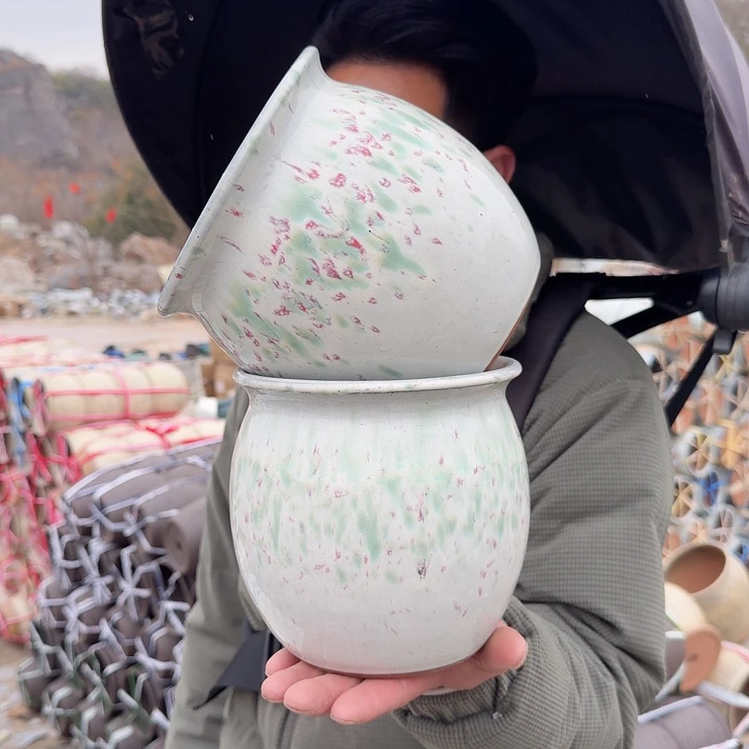 紫砂花盆口16高17（两个胖子彩白色