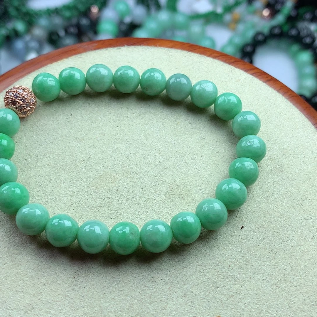 翡翠颈饰未镶嵌手串