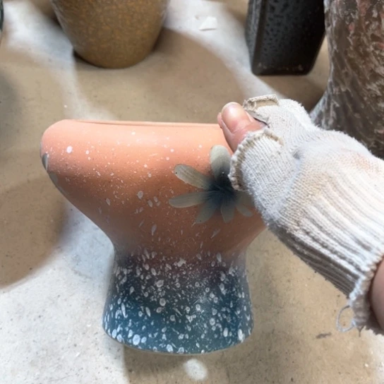 罐默认微瑕，有孔编号13-82