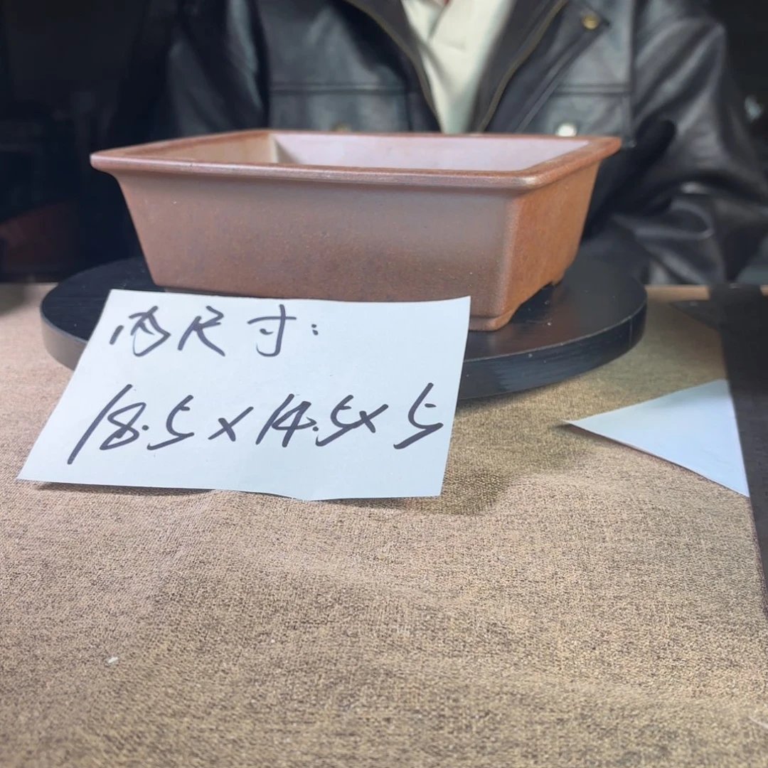 A宜兴紫砂小花盆