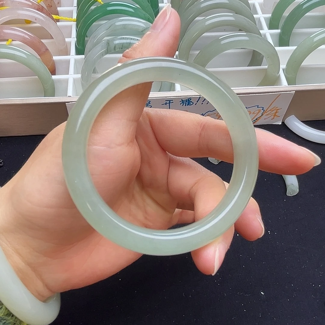 石英质玉未镶嵌手镯