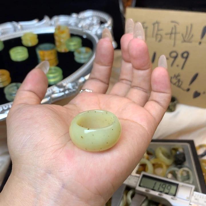 张***花合金蛇纹石玉戒指
