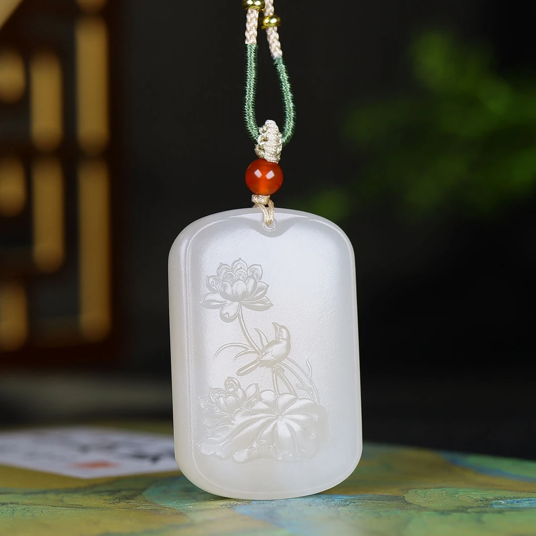 122327和田玉藕粉莲花玉牌