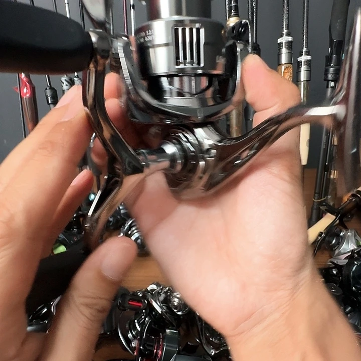 退货暗影纺车2500s    带饵盒