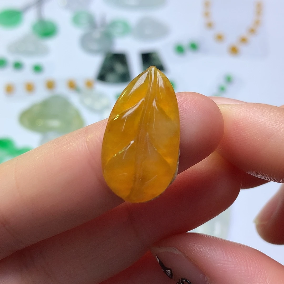 翡翠未镶嵌颈饰叶子