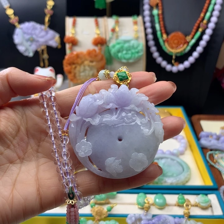 翡翠颈饰未镶嵌扣子翡翠