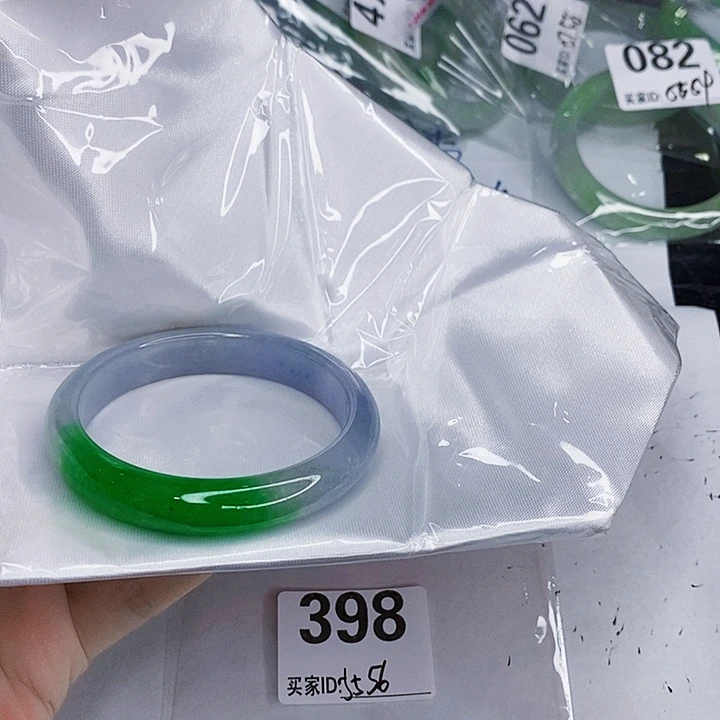 翡翠未镶嵌手镯一图一物实物为准（微瑕处理）