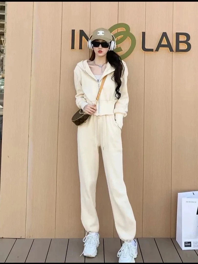艾格短款休闲连帽套装