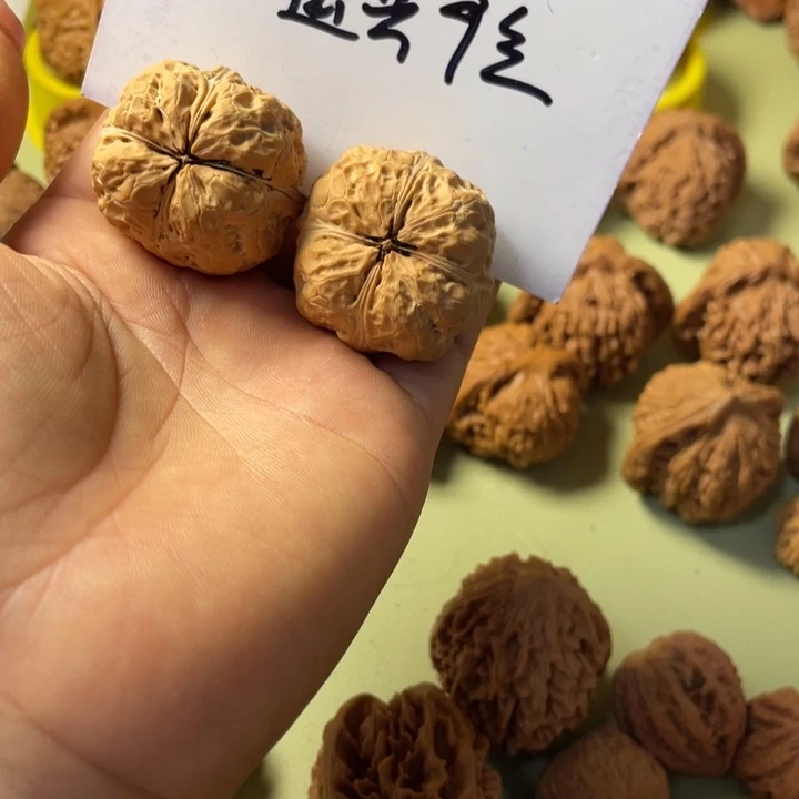 知***2手把件雕刻核桃把件四棱