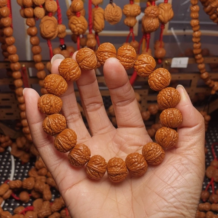 木质类龙纹桃枭挂件