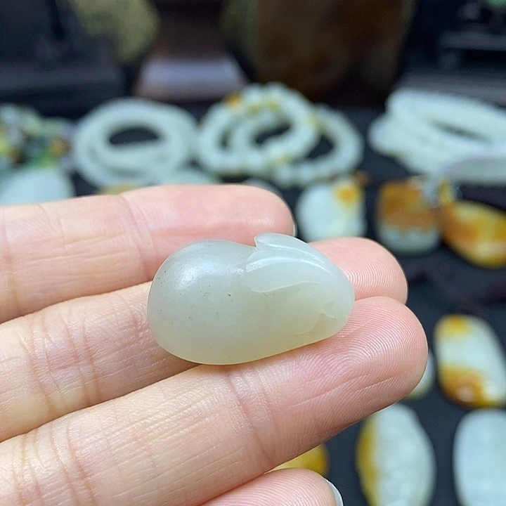 和田玉未镶嵌颈饰