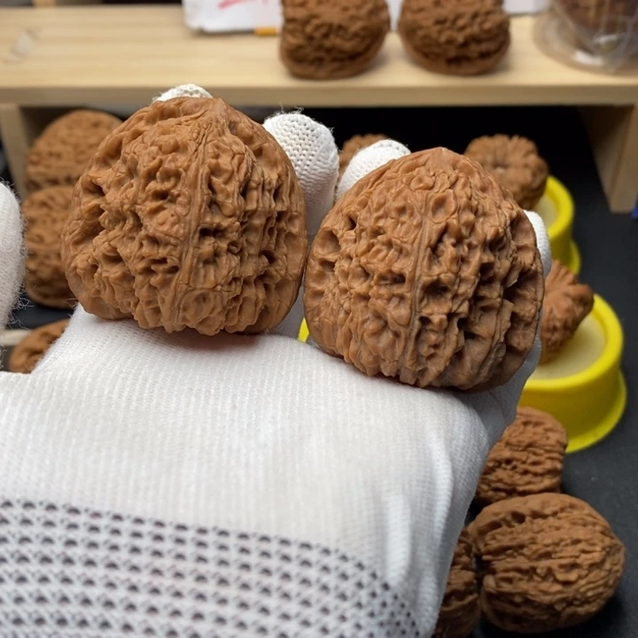 文玩核桃吊坠三角大肚凹底修尖福利444442尺0740