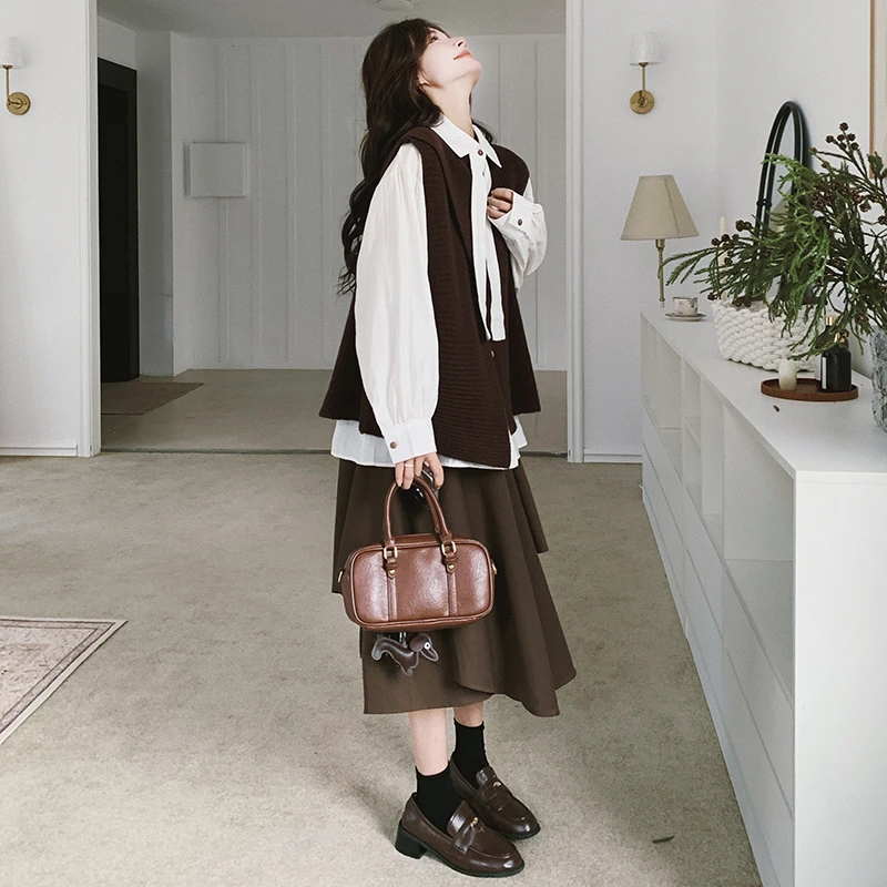 棕色针织马甲三件套女春2025新款慵懒风不规则半身裙白衬衫套装