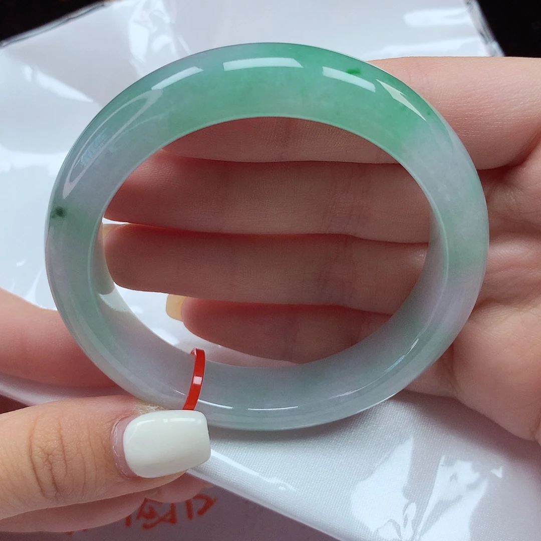 翡翠手镯未镶嵌56圈