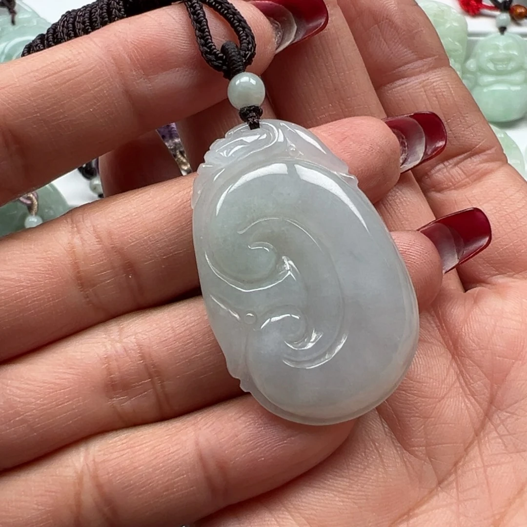 翡翠颈饰未镶嵌如意