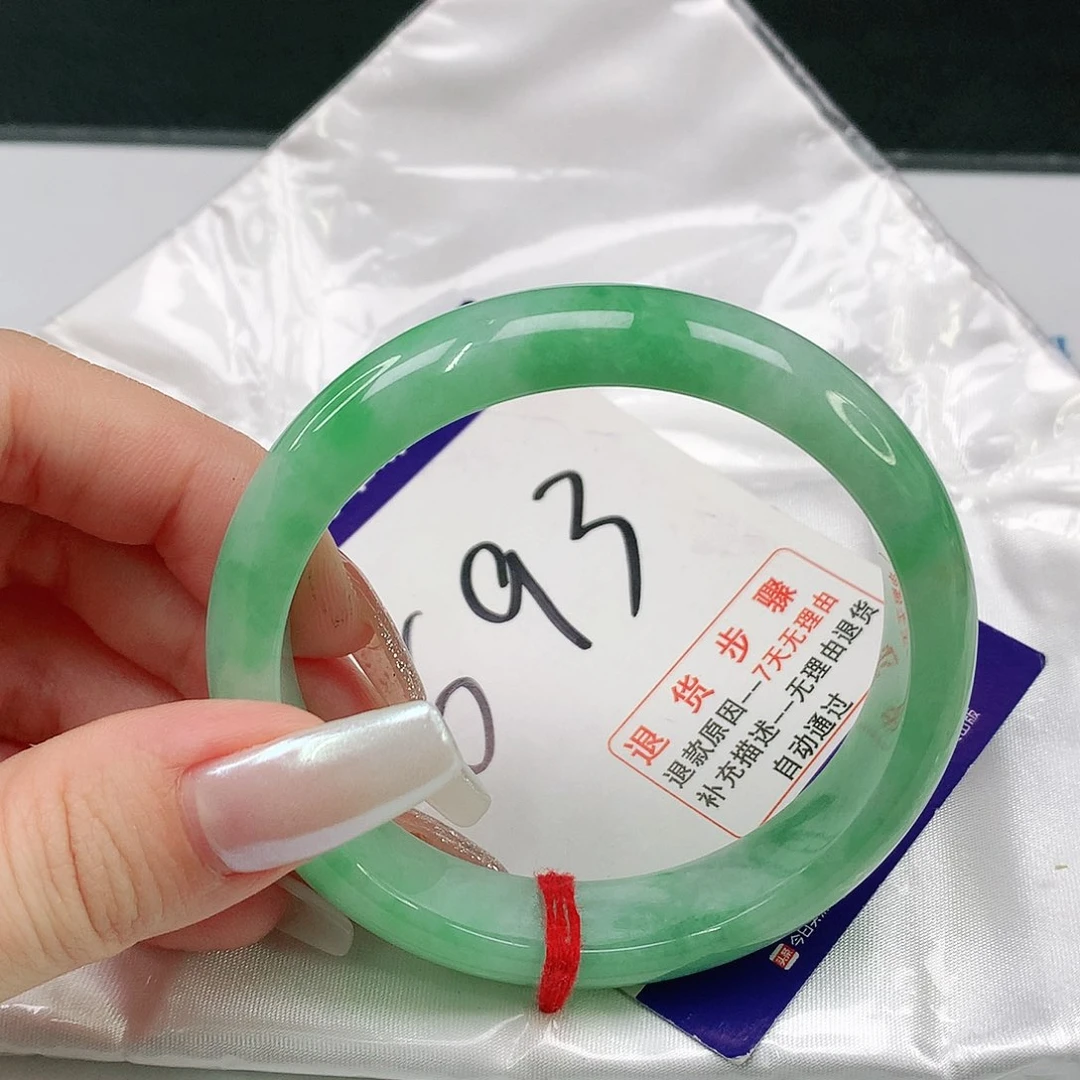 翡翠手镯未镶嵌翡翠手镯