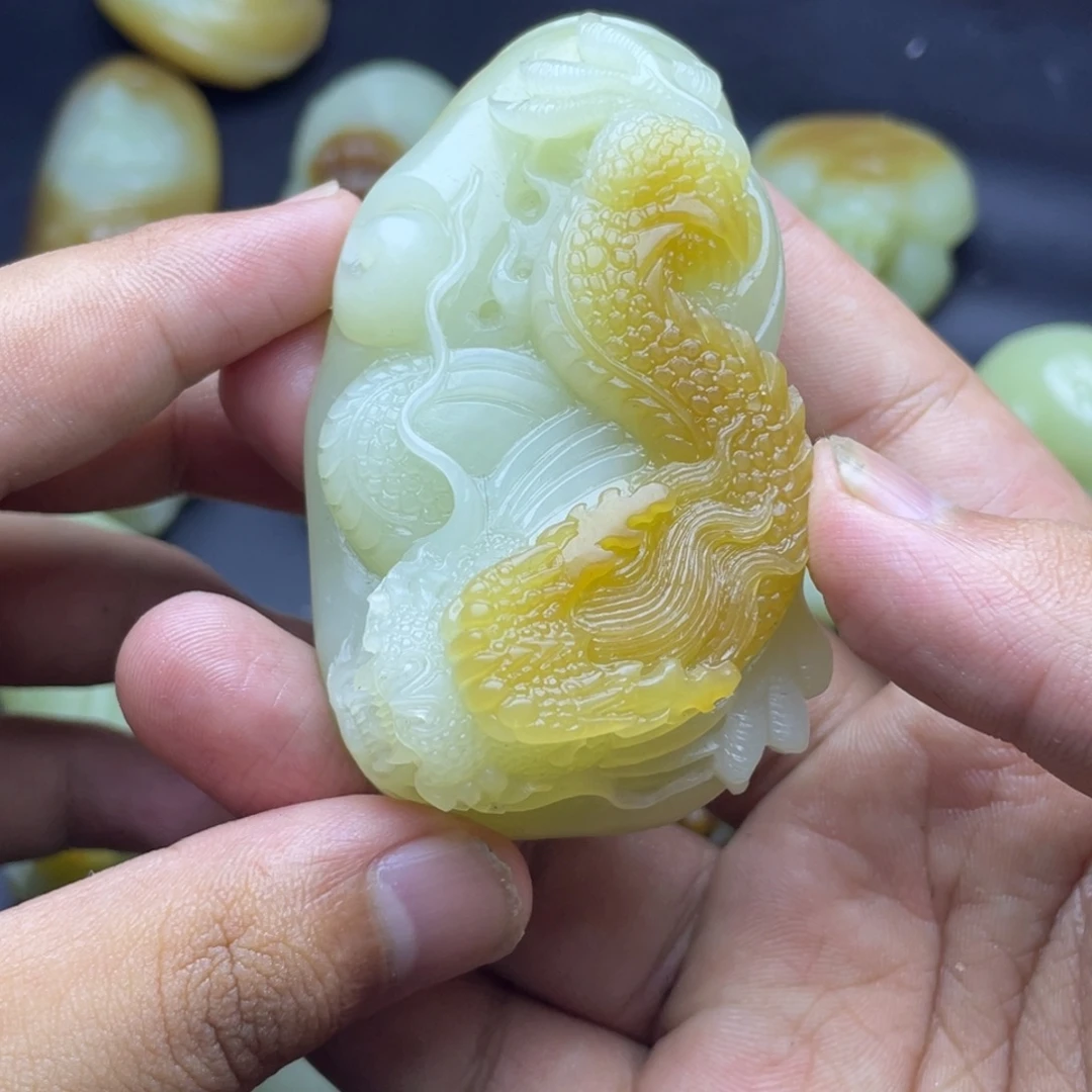 J***颈饰未镶嵌和田玉（糖玉）