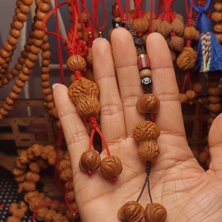 木质类龙纹桃枭挂件